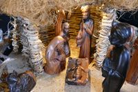 Geburt Christi, Krippe ist mit Ebenholz aus Togo gemacht